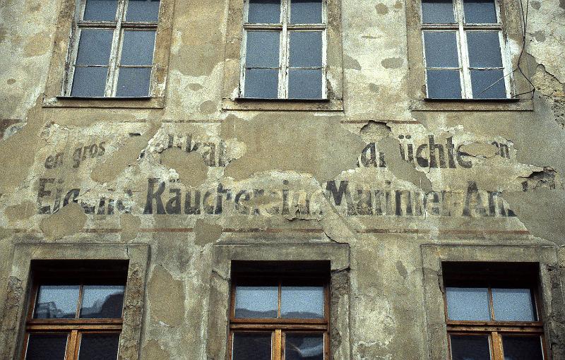 Zittau, Reichenbergstr. 42, 21.6.1997.jpg - en gros - Delikatess ... Südfrüchte - en detail / Eigene Räucherei u. Marinier-Anstalt